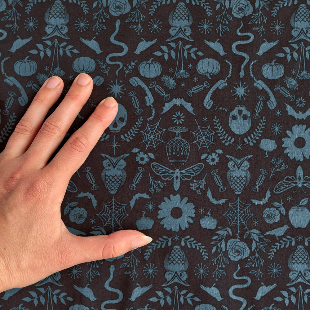 Creepy Damask en Caviar de Melody Miller pour Ruby Star Society