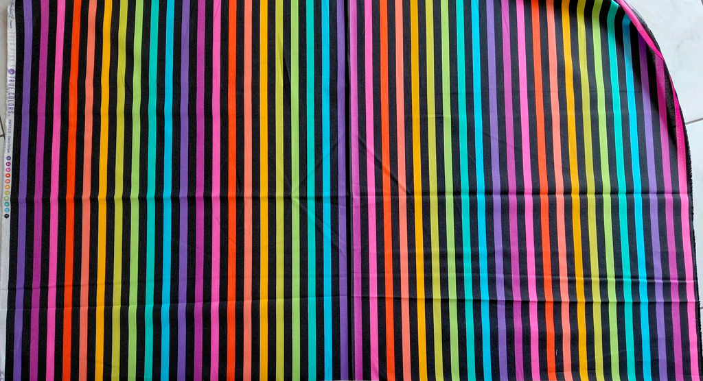 Disco Stripe en Carbon de Tula Pink pour Free Spirit