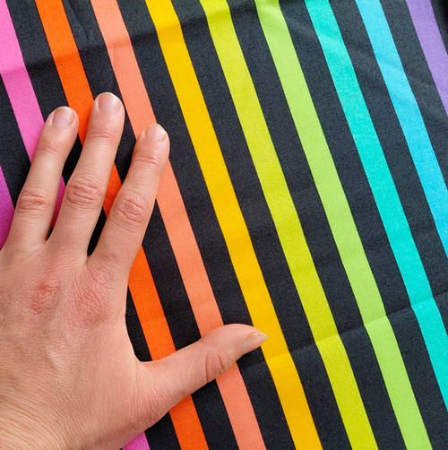 Disco Stripe en Carbon de Tula Pink pour Free Spirit