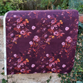 Vining en cabernet de Giucy Giuce pour FreeSpirit Fabrics