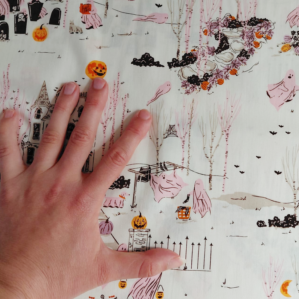 Ghost Town de Ghostly and Haunted pour Art Gallery Fabric