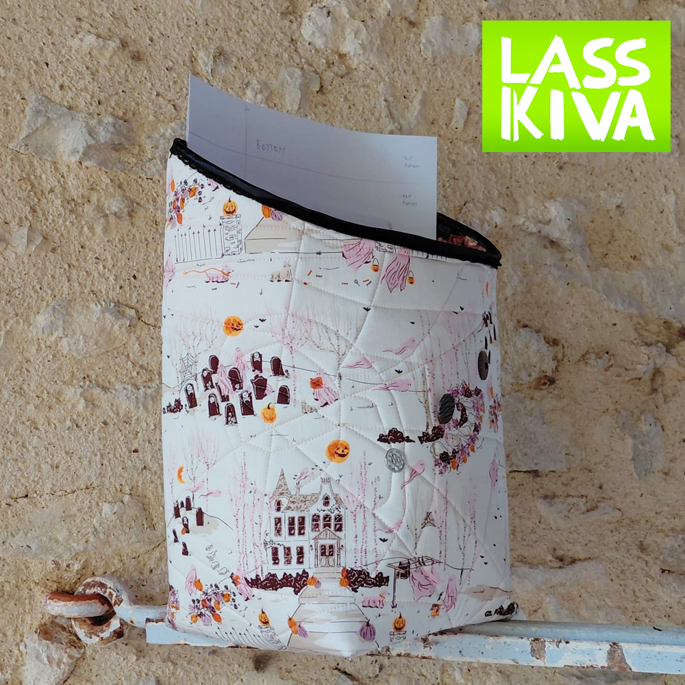 Ghost Town de Ghostly and Haunted pour Art Gallery Fabric