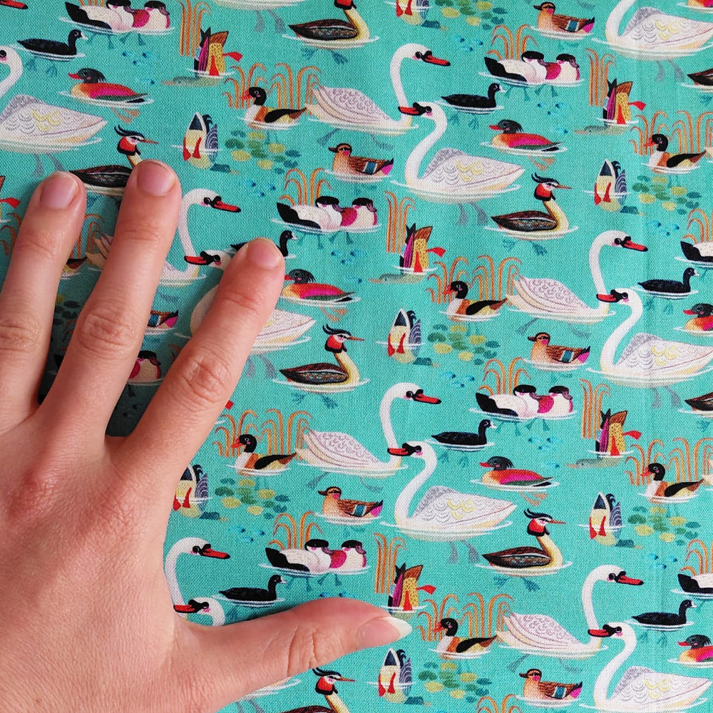 Swanning off de Miriam Bos pour Dear Stella
