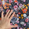 Night Bloom en Black de Katarina Roccella pour Art Gallery Fabric