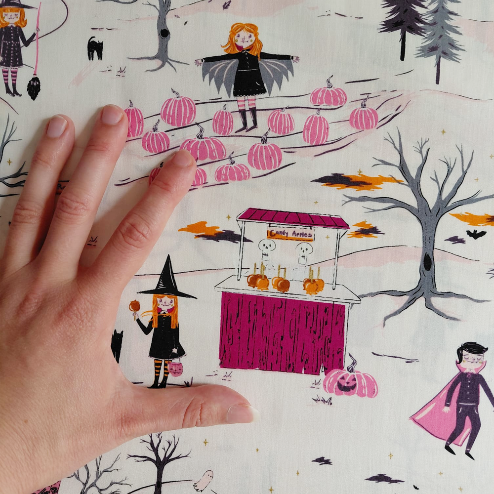 Peppermints Tale en Dusk de Spooky n'Sweeter pour Art Gallery Fabric