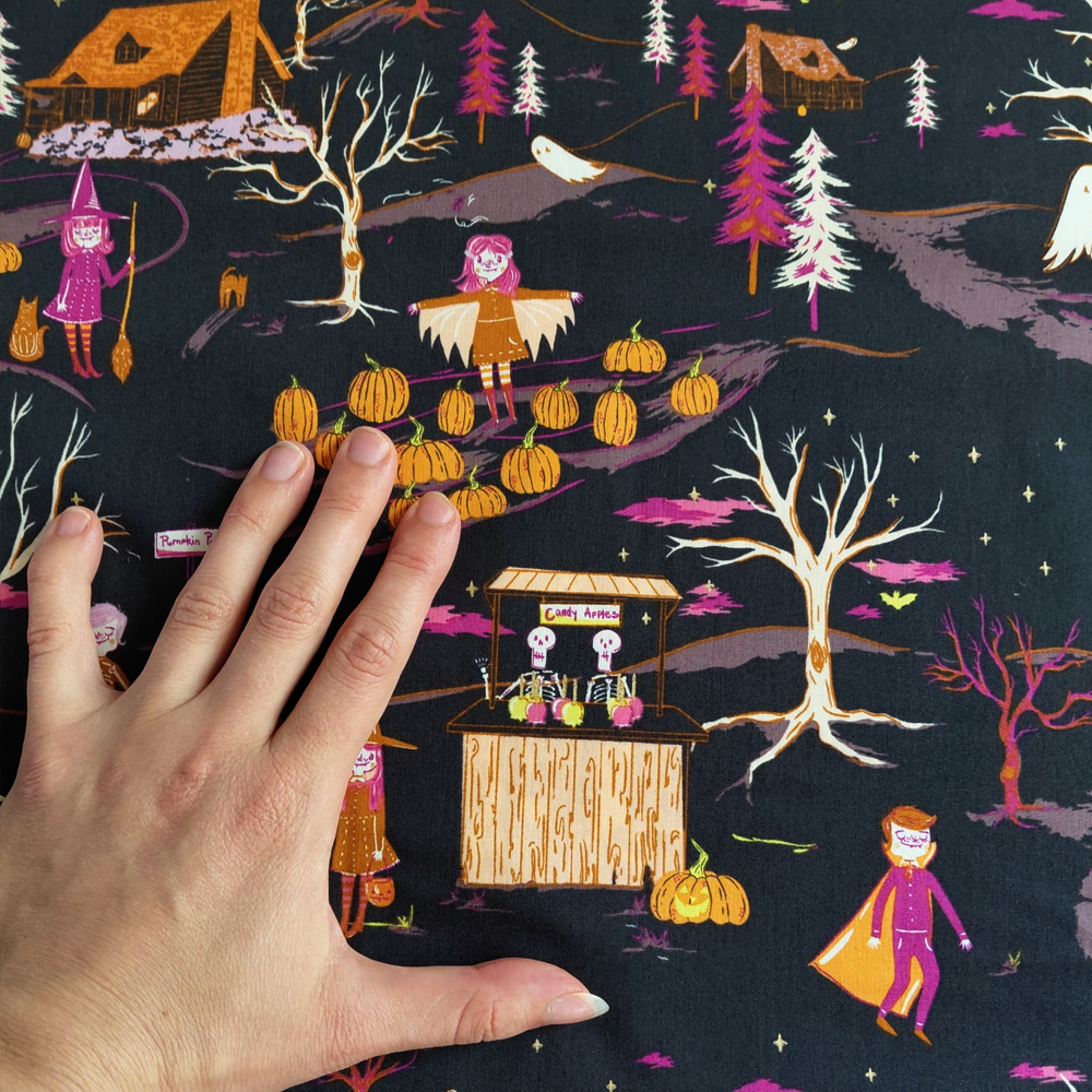 Peppermints Tale en Twilight de Spooky 'n Witchy pour Art Gallery Fabric