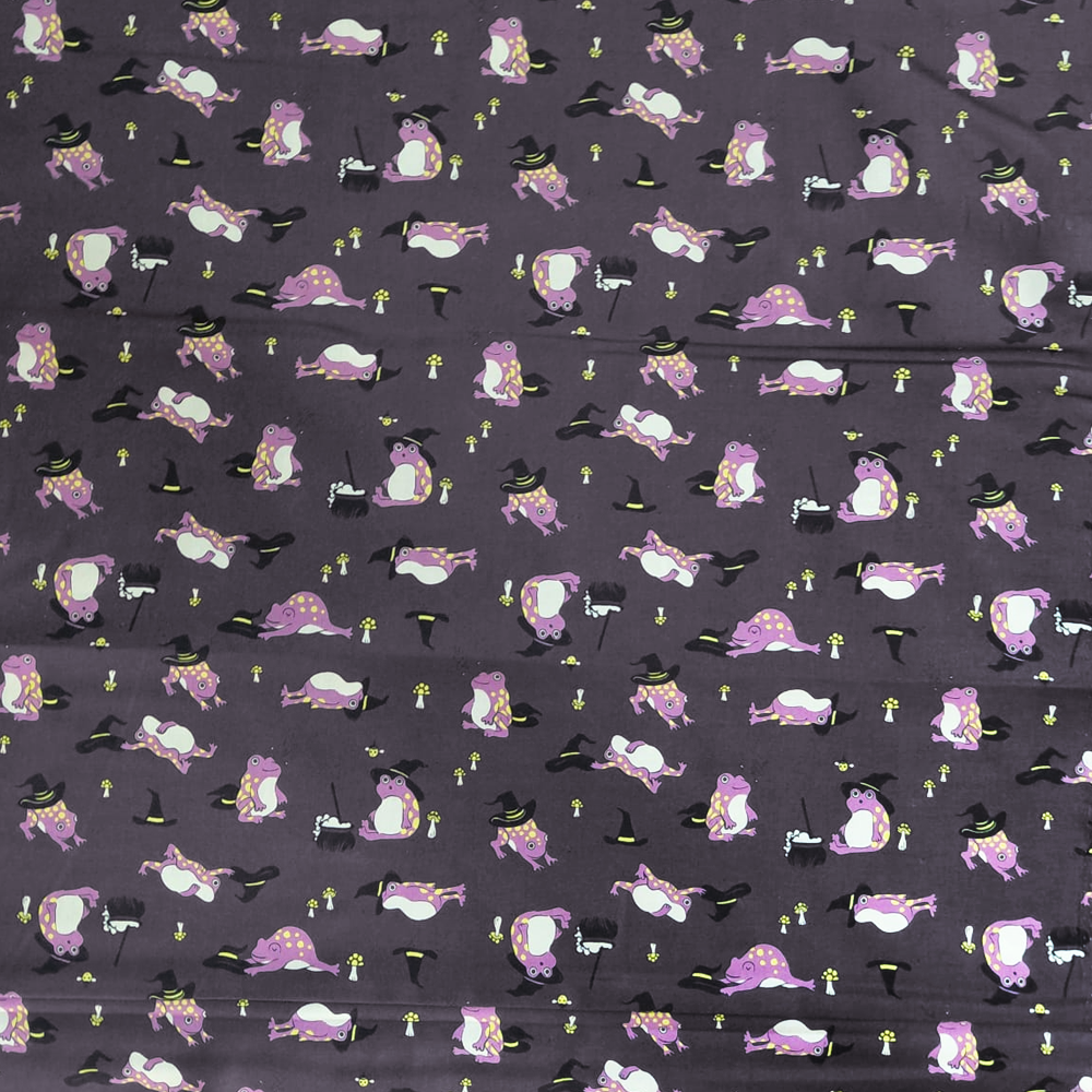 Frogmiliars en Eggplant de Sarah Watts pour Ruby Star Society