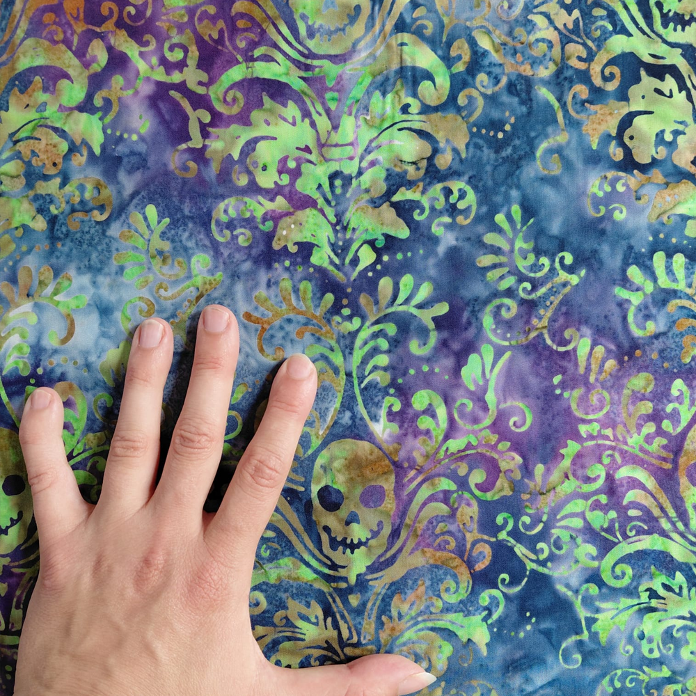 Skull Damask en Magic de Tonga Batiks pour Timeless Treasures