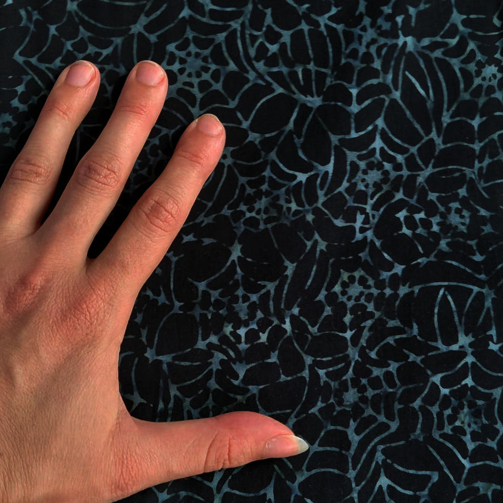 Spider Web en Witch de Tonga Batiks pour Timeless Treasures