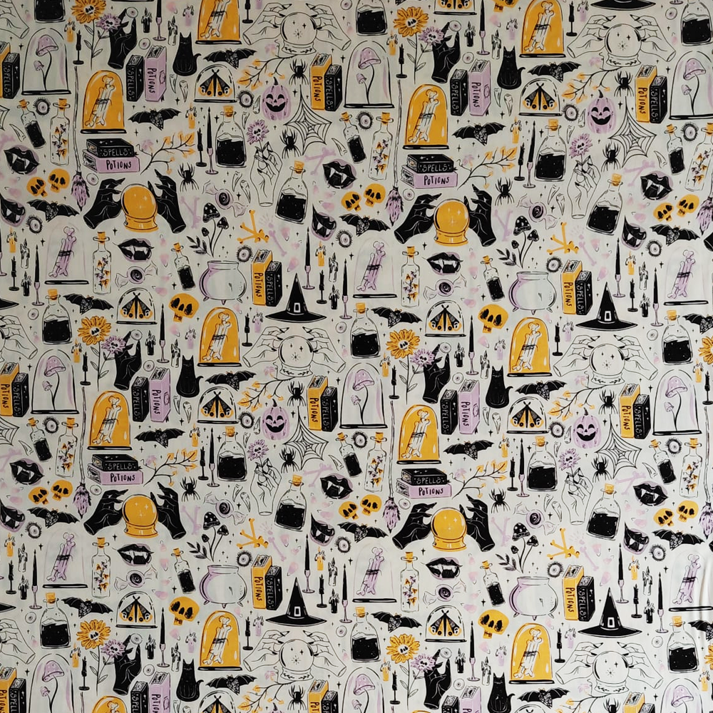 Witching Hour en Moon de Ghostly and Haunted pour Art Gallery Fabric