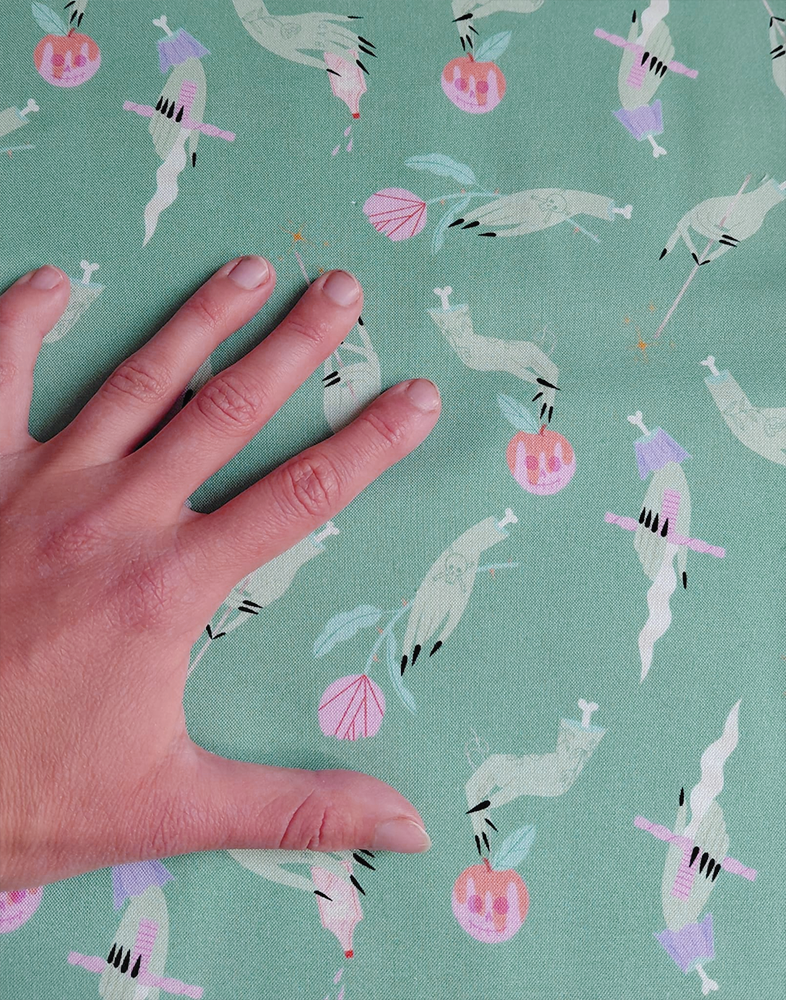 Witchy Hands de Faye Guanipa pour Dear Stella