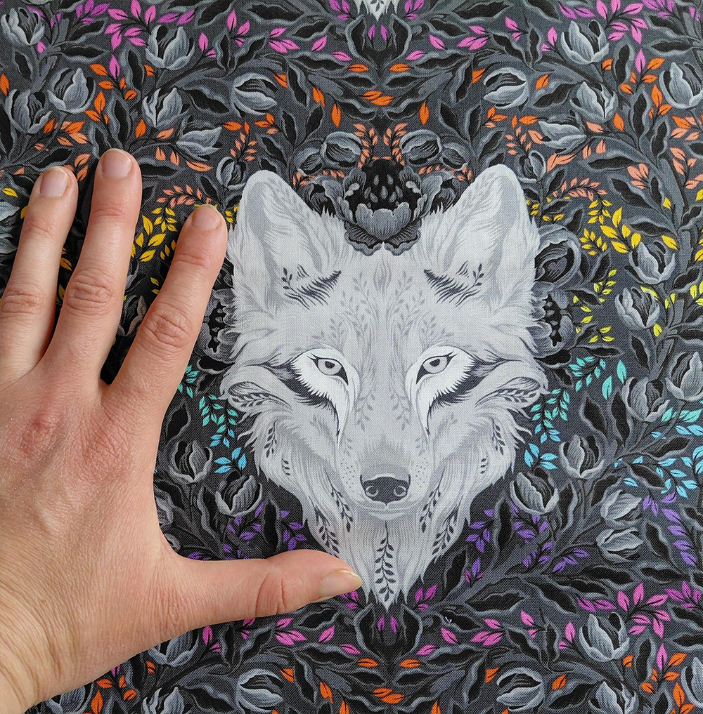 Wolf of Pink Street en Carbon de Tula Pink pour Free Spirit